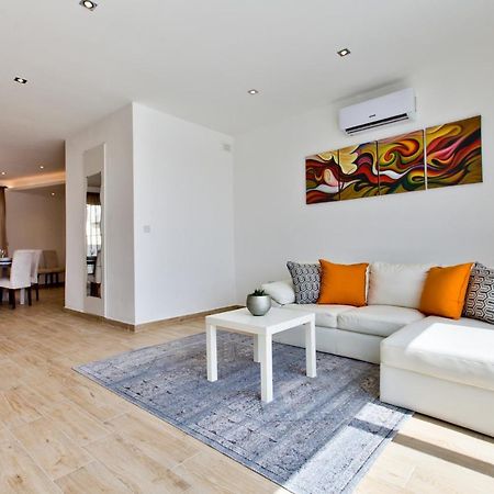 Sliema Duplex Penthouse With Sea Views & Private Terrace By Shortletsmalta Apartman Kültér fotó