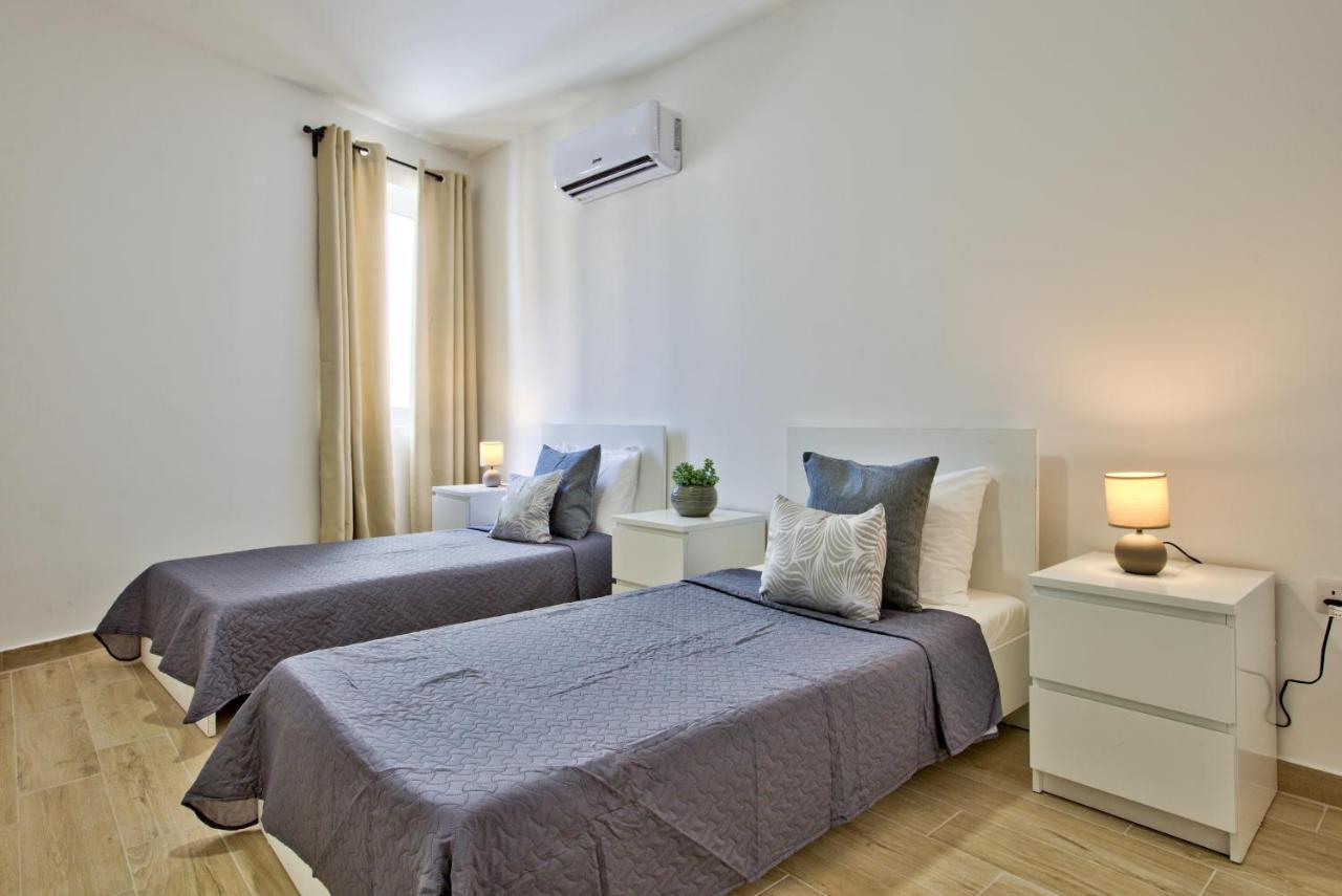 Sliema Duplex Penthouse With Sea Views & Private Terrace By Shortletsmalta Apartman Kültér fotó