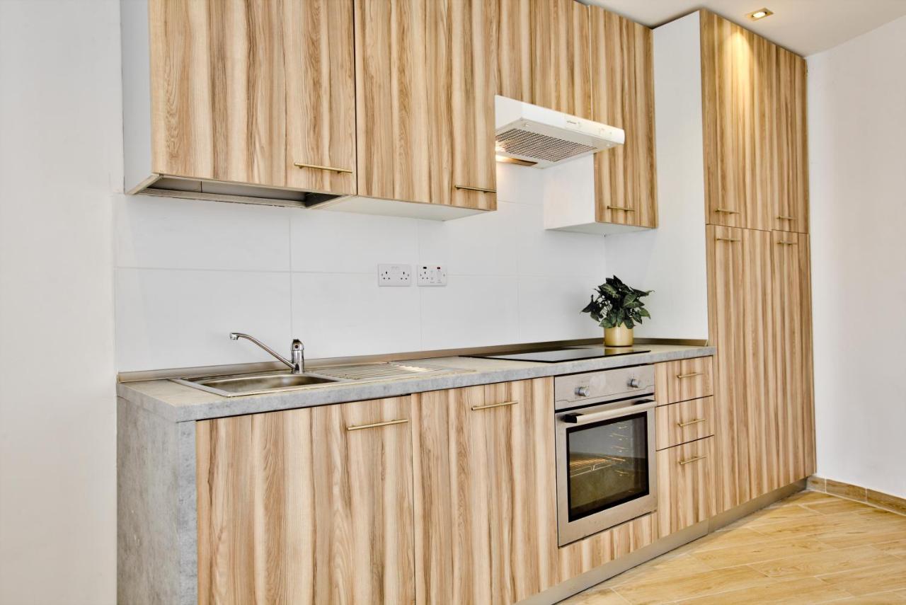 Sliema Duplex Penthouse With Sea Views & Private Terrace By Shortletsmalta Apartman Kültér fotó
