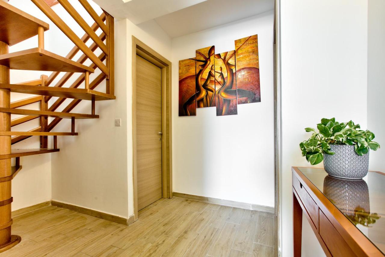 Sliema Duplex Penthouse With Sea Views & Private Terrace By Shortletsmalta Apartman Kültér fotó