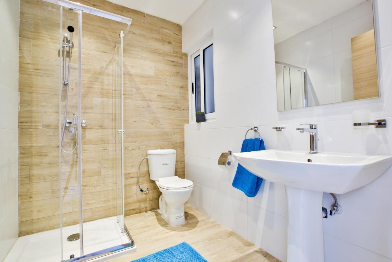 Sliema Duplex Penthouse With Sea Views & Private Terrace By Shortletsmalta Apartman Kültér fotó