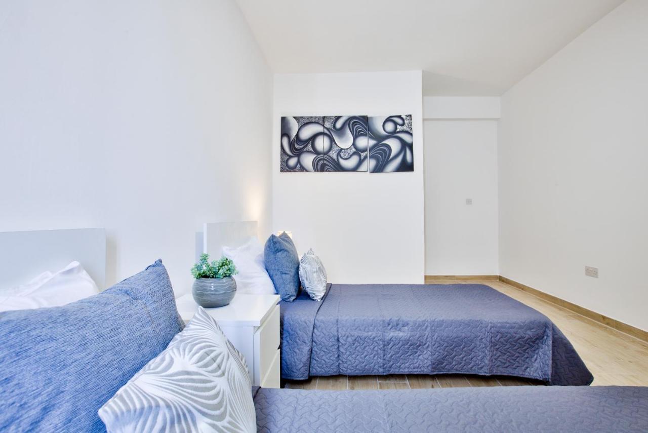 Sliema Duplex Penthouse With Sea Views & Private Terrace By Shortletsmalta Apartman Kültér fotó