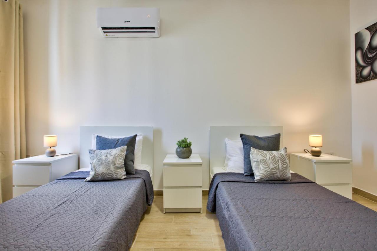 Sliema Duplex Penthouse With Sea Views & Private Terrace By Shortletsmalta Apartman Kültér fotó
