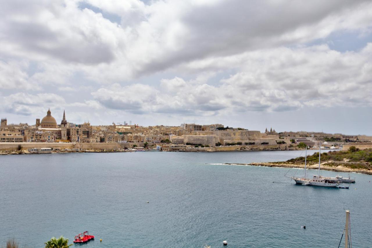 Sliema Duplex Penthouse With Sea Views & Private Terrace By Shortletsmalta Apartman Kültér fotó