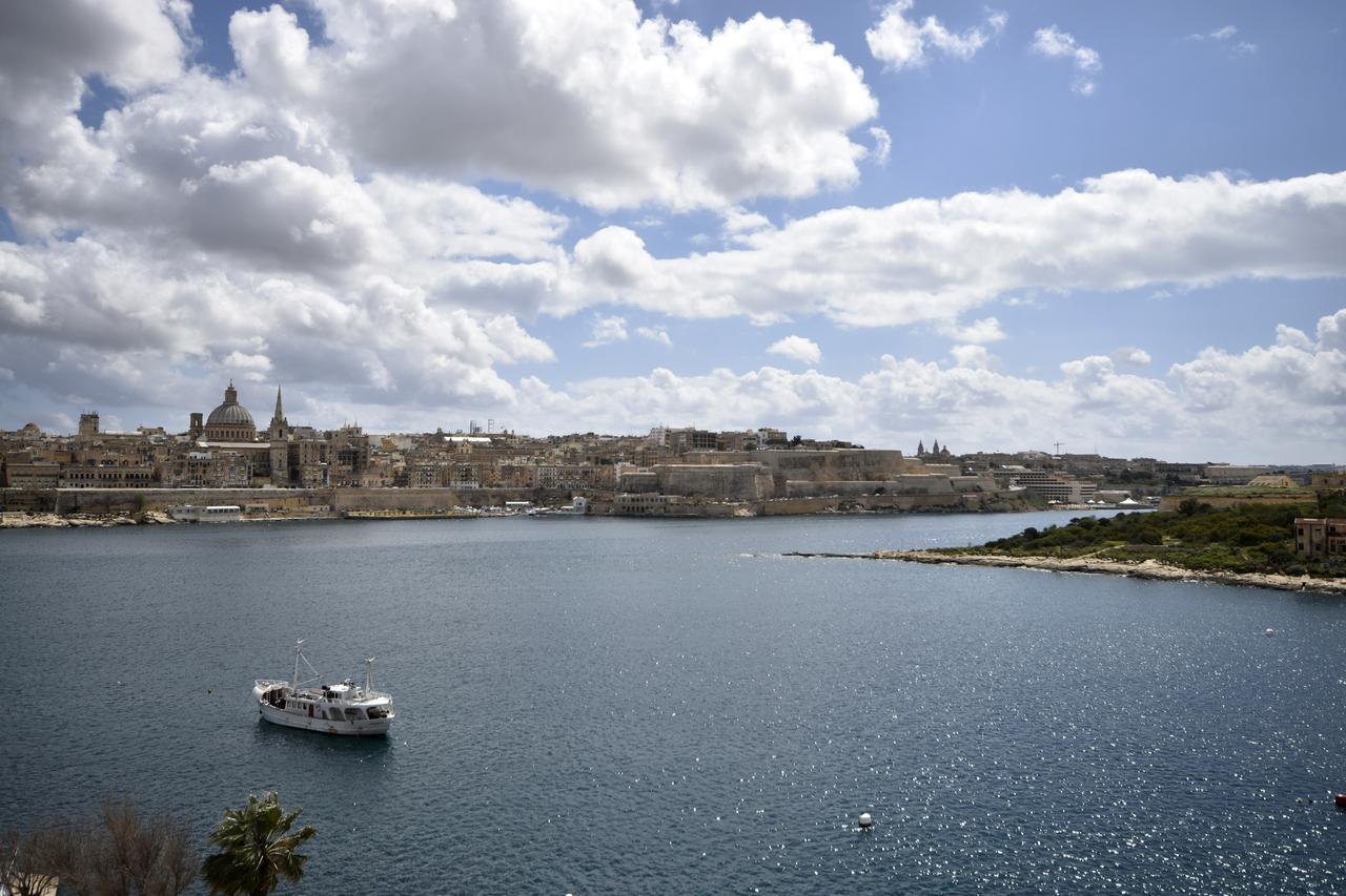 Sliema Duplex Penthouse With Sea Views & Private Terrace By Shortletsmalta Apartman Kültér fotó